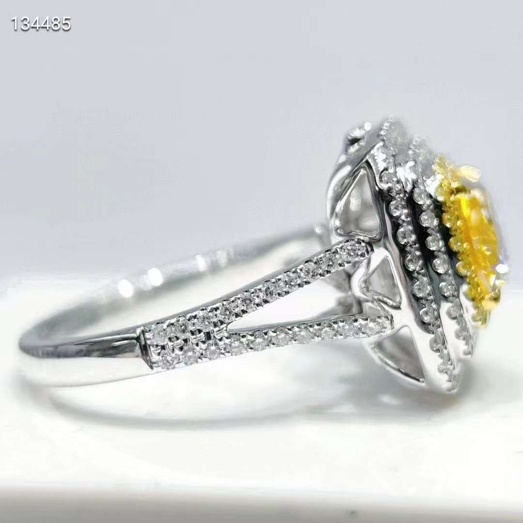 Sun Kiss – 18k gold ring with 2.08ct natural yellow diamond