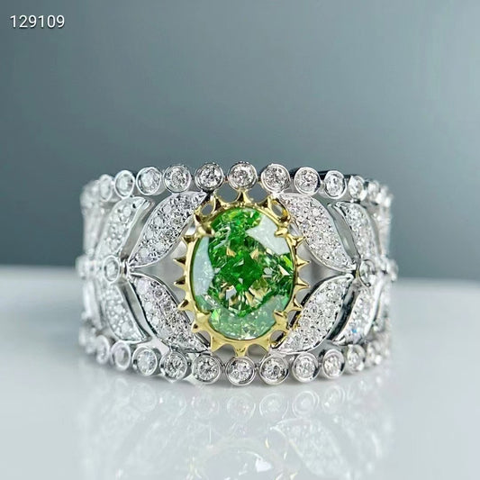 Exquisite seduction: The 18K Gold Vintage Lace Emerald Diamond Ring