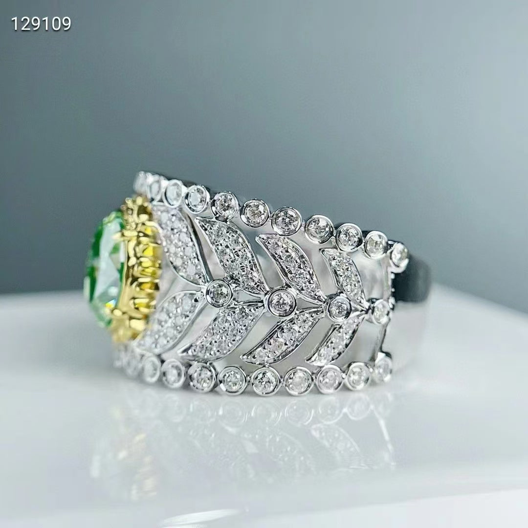 Exquisite seduction: The 18K Gold Vintage Lace Emerald Diamond Ring