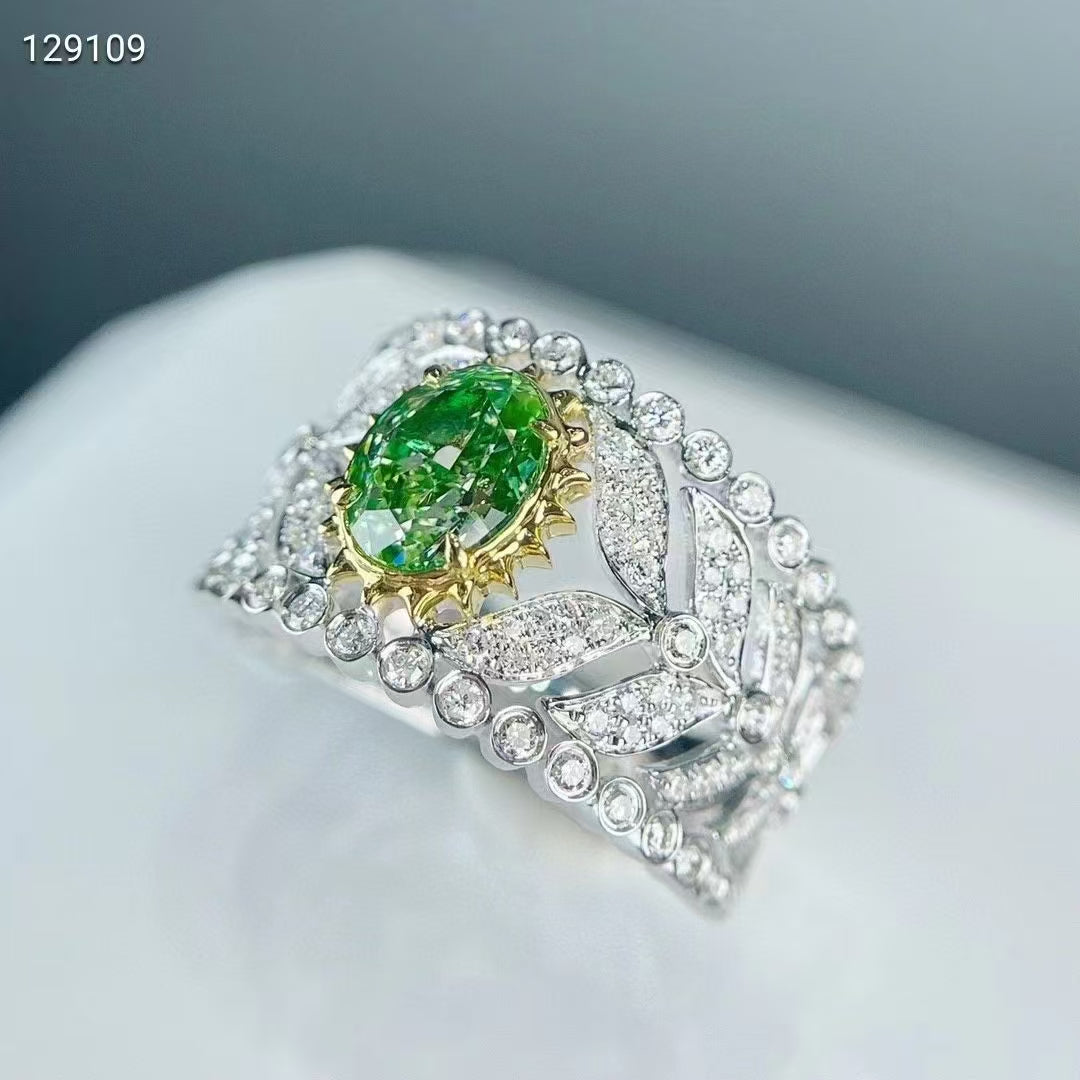 Exquisite seduction: The 18K Gold Vintage Lace Emerald Diamond Ring