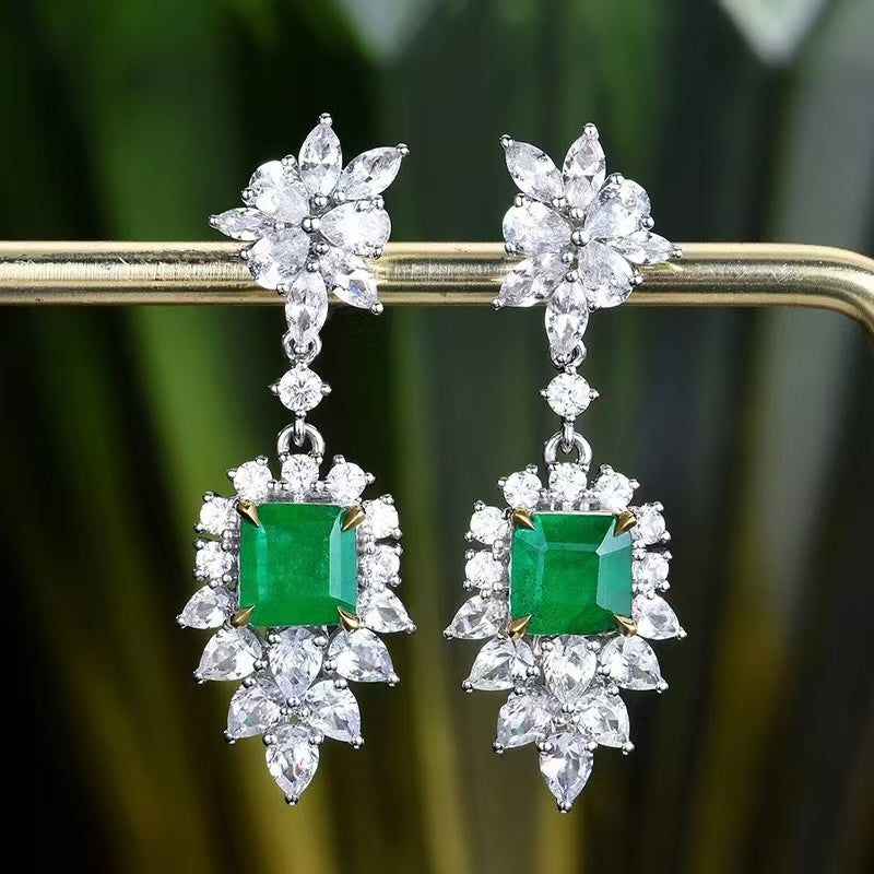 Emerald Dream: 18K Gold „Muzo Verzauberung“ Ohrringe