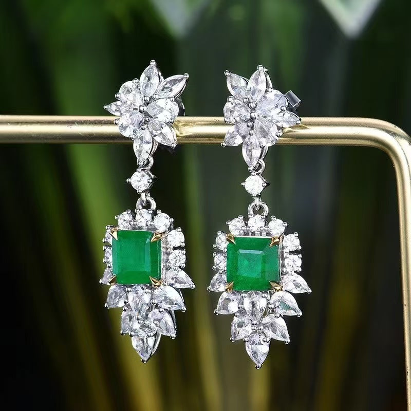 Emerald Dream: 18K Gold „Muzo Verzauberung“ Ohrringe