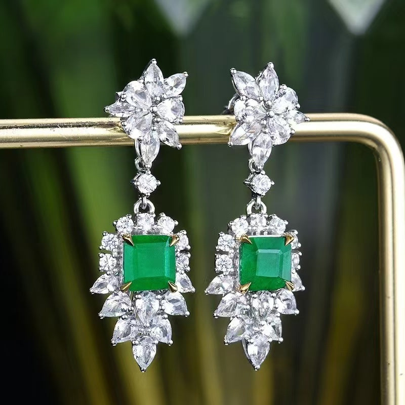 Emerald Dream: 18K Gold „Muzo Verzauberung“ Ohrringe