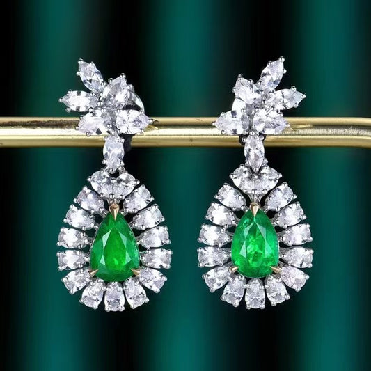 “Hidden Splendor”: pendientes de oro de 18 quilates con esmeralda natural de 1,4 ct