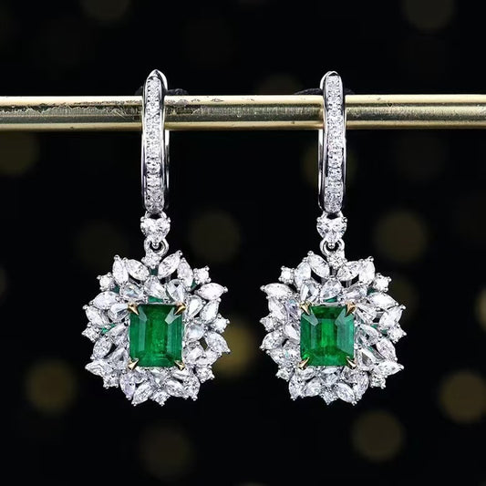 Enchantment in Emerald: aretes de oro de 18 quilates con piedra preciosa natural de 1,29 ct