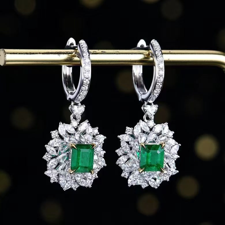 Enchantment in Emerald: 18K gold earrings with 1.29ct natural gemstone