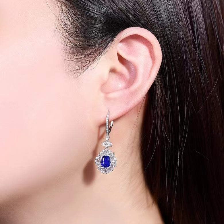 Royal splendor: 18K gold earrings with 2.15ct Sri Lanka sapphire