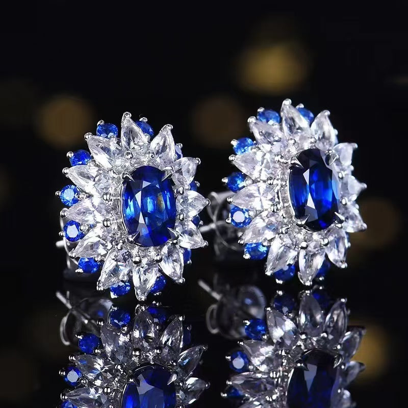 Sapphire dream in royal blue: Elegant 18K gold earrings with Sri Lanka sapphire