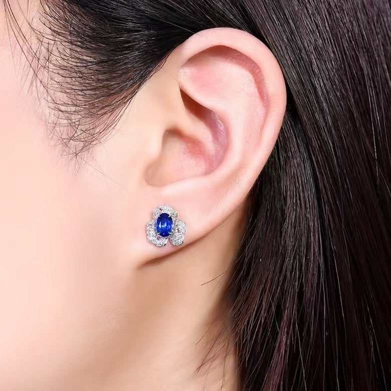 Sapphire Flame – 18K Gold Stud Earrings with Royal Blue Sapphire