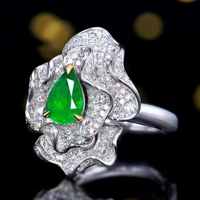 The green jewel of eternity – emerald ring in 18K gold