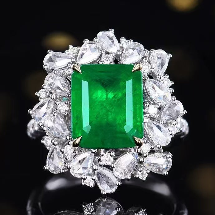 Emerald of Majesty – A transformable masterpiece in 18K gold