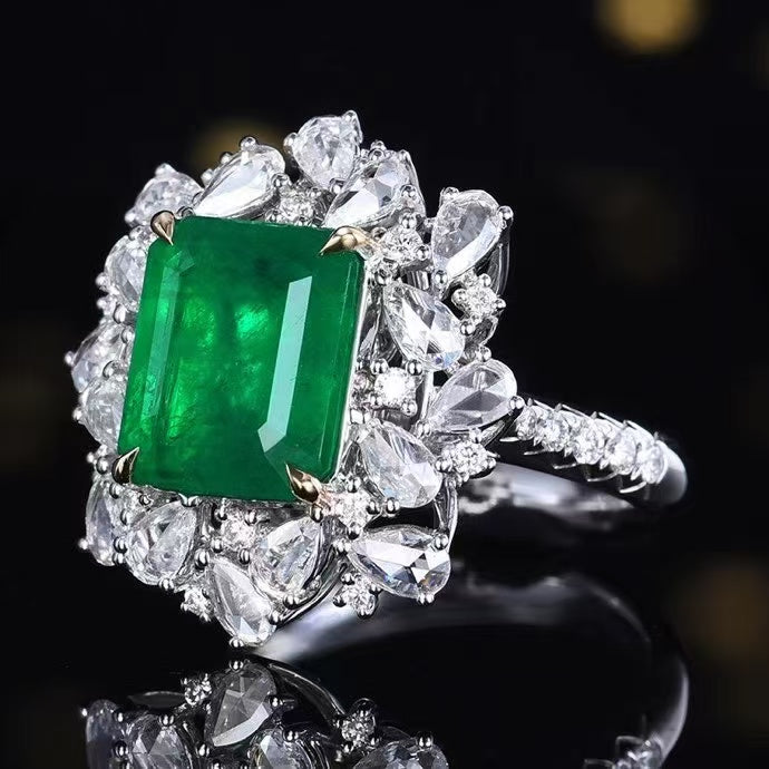 Emerald of Majesty – A transformable masterpiece in 18K gold