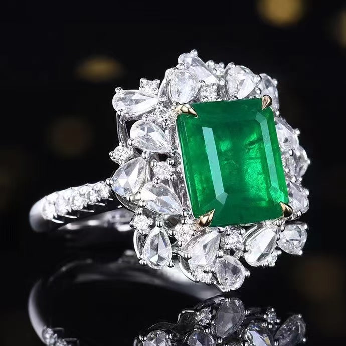 Emerald of Majesty – A transformable masterpiece in 18K gold