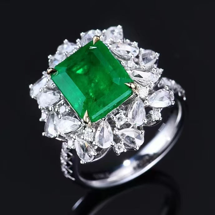 Emerald of Majesty – A transformable masterpiece in 18K gold