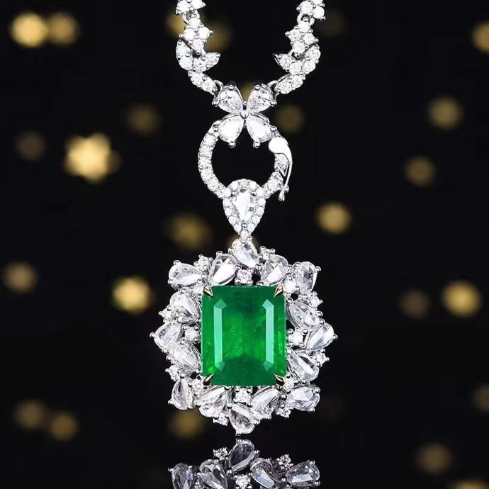 Emerald of Majesty – A transformable masterpiece in 18K gold