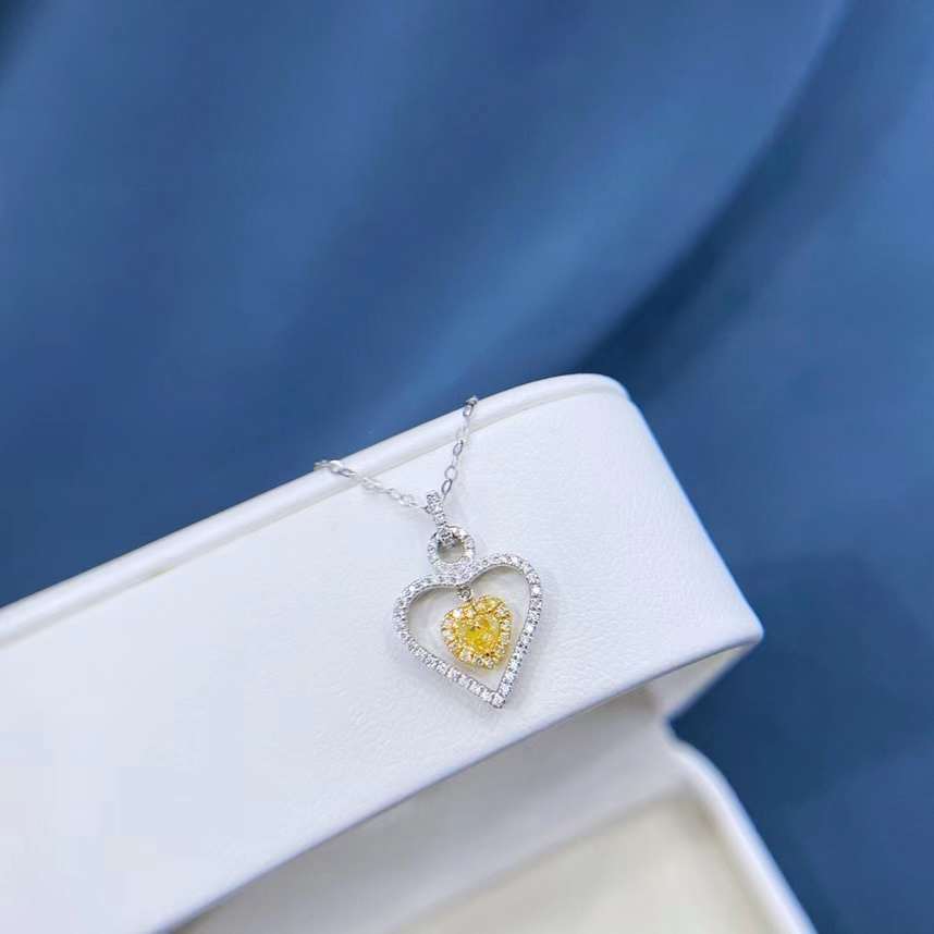 Sunlight of elegance: 18k gold necklace with natural yellow diamond and certificate