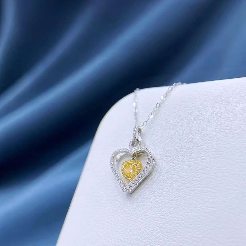 Sunlight of elegance: 18k gold necklace with natural yellow diamond and certificate