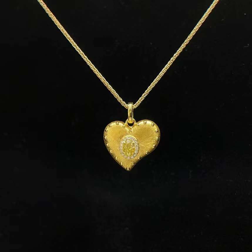 Magic Sunbeam – 18K Gold Yellow Diamond Pendant