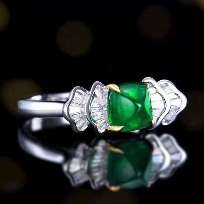 Emerald Waves of Eternity – 18k gold ring with natural emerald