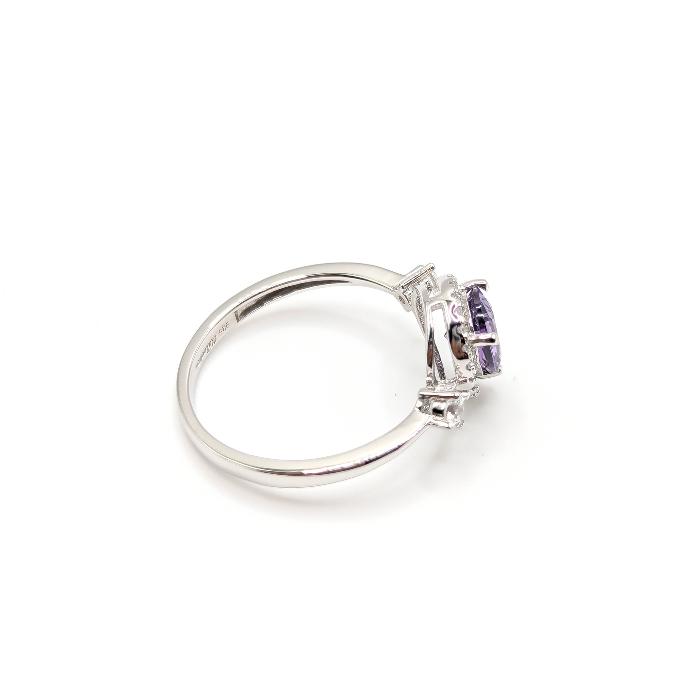 Violet Drop – Elegant Ring in Sterling Silver