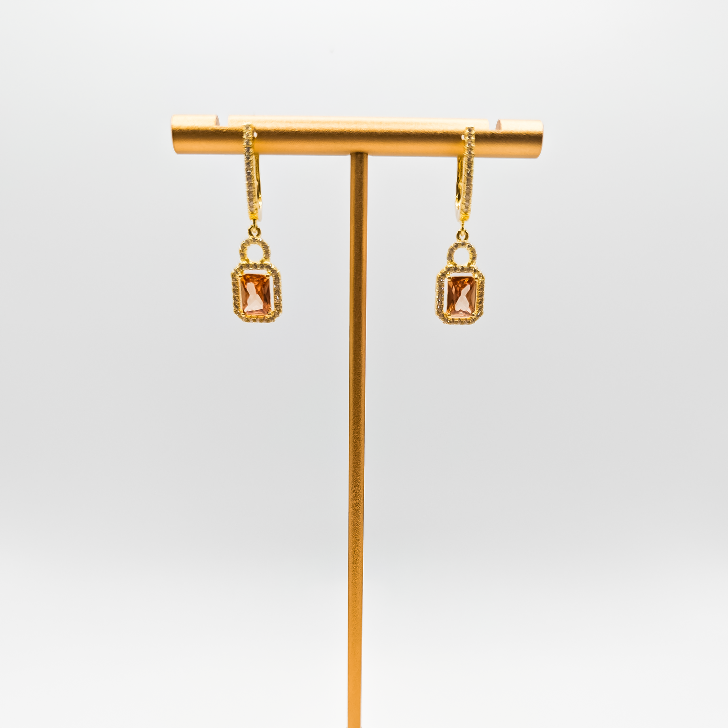 Radiant elegance – earrings from the Golden Sunbeam collection