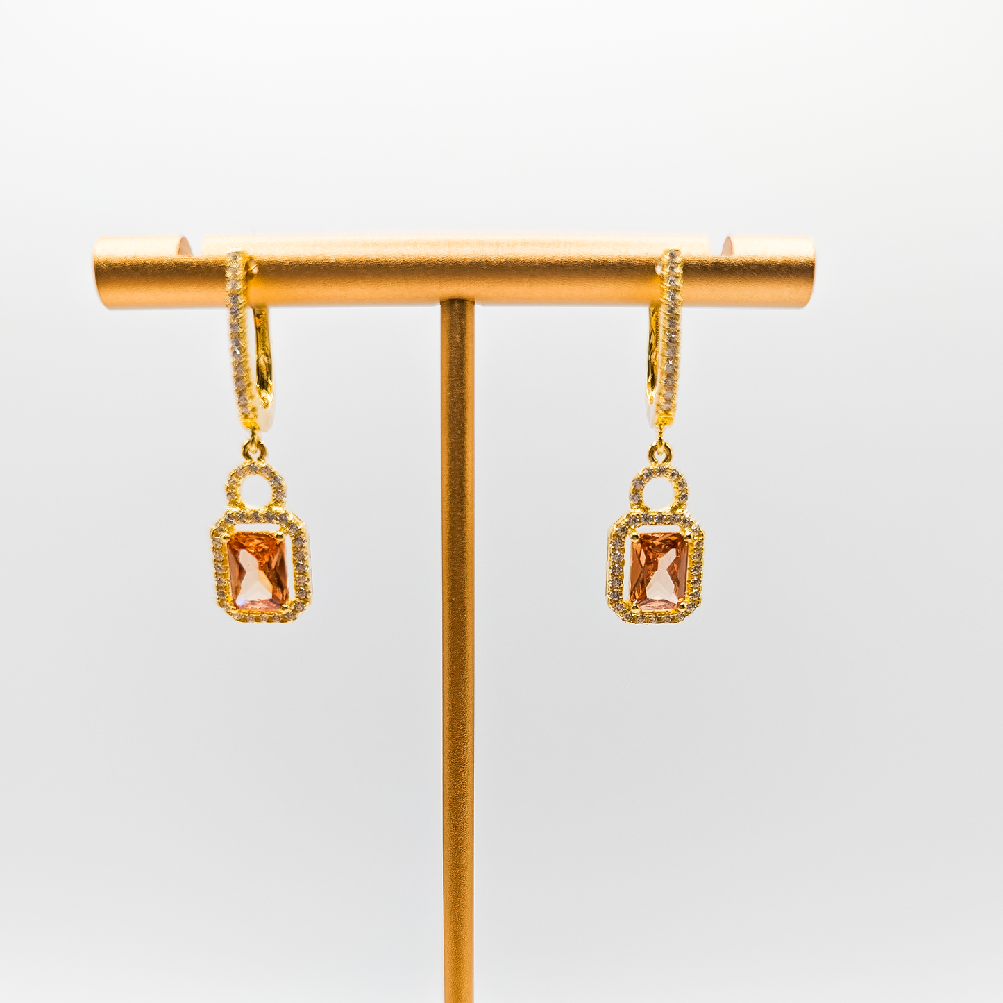 Radiant elegance – earrings from the Golden Sunbeam collection