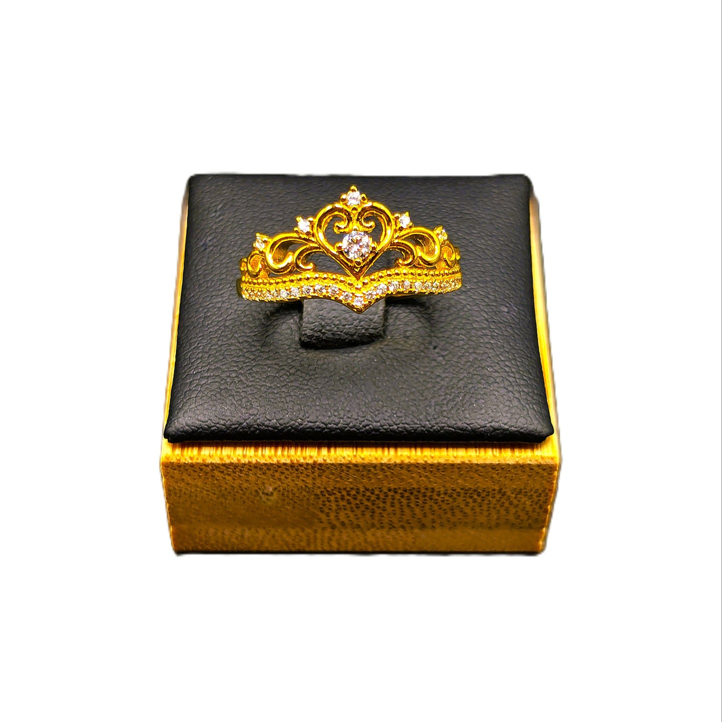 Esplendor real: elegante anillo con corona y circonitas