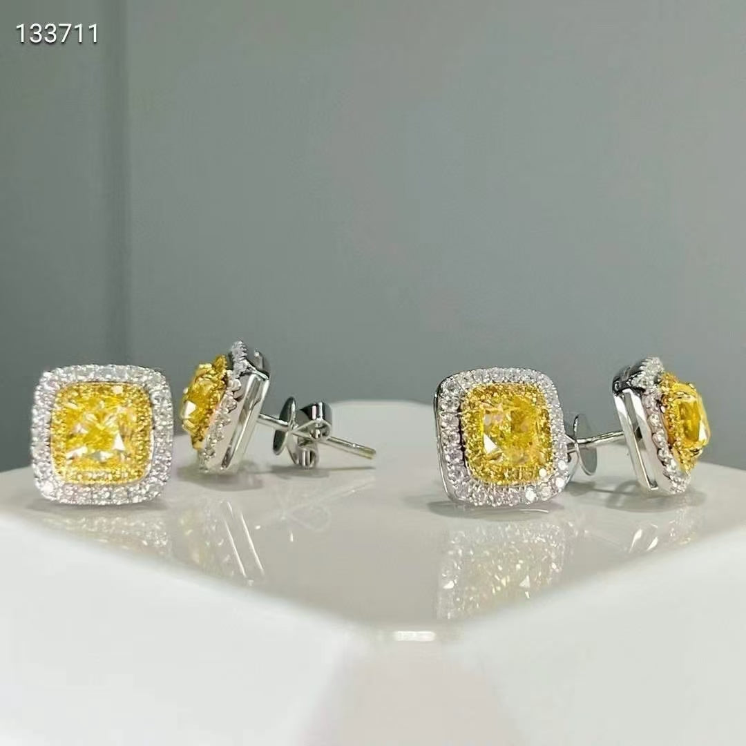 Sun Flame – 18k Gold Stud Earrings with Natural Yellow Diamonds