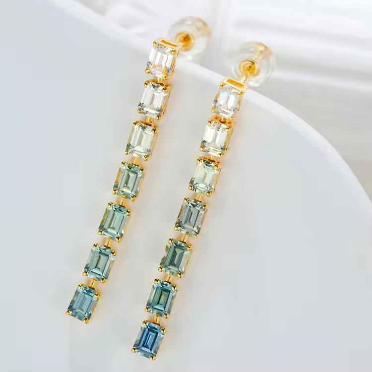 Sky Drops – 18K gold earrings with natural colored sapphires in drop cut