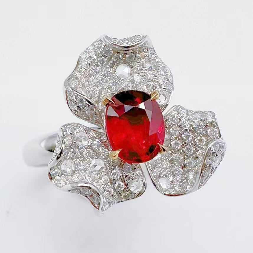 Herzblut – 18K gold ring with natural ruby ​​in pigeon blood red