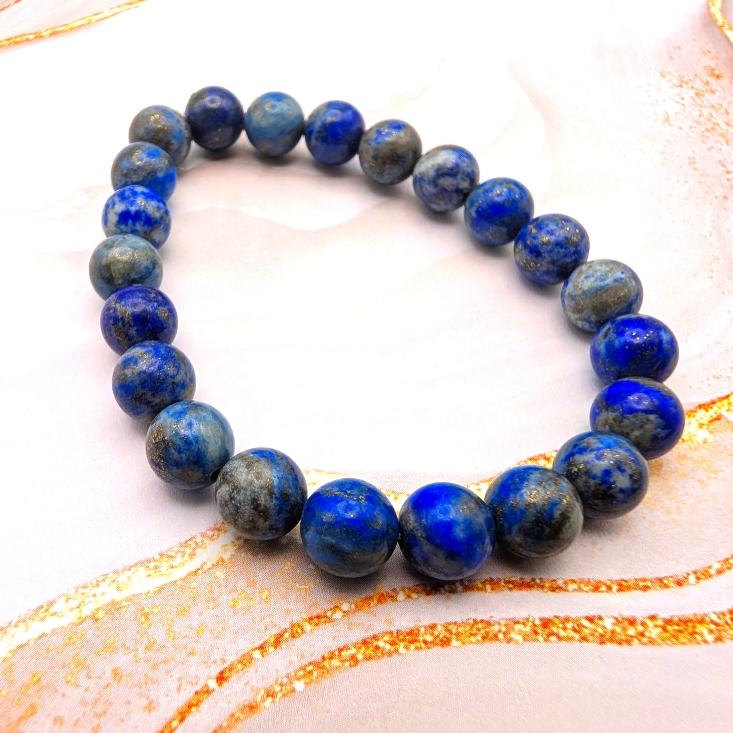 Sternenweisheit – Handgefertigtes Lapislazuli Perlenarmband aus Indien