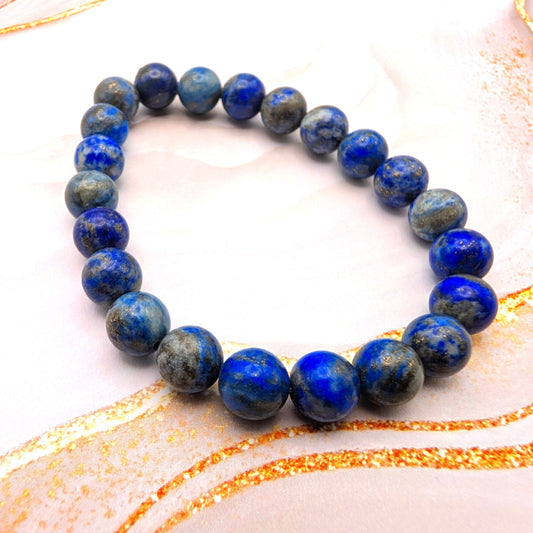 Sternenweisheit – Handgefertigtes Lapislazuli Perlenarmband aus Indien